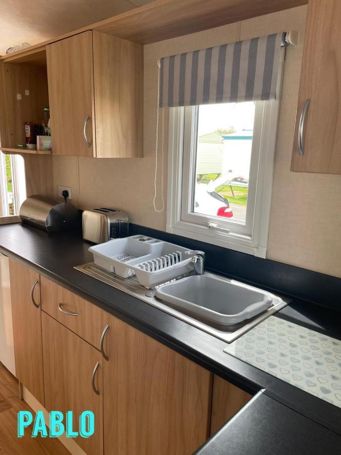 Towyn Six Berth En Suite Caravan Rhyl Exterior foto