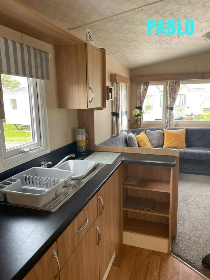 Towyn Six Berth En Suite Caravan Rhyl Exterior foto